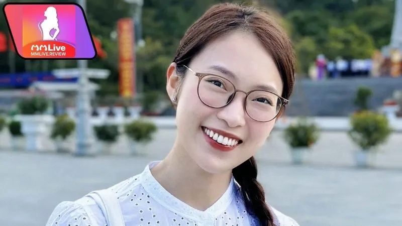 Khánh Vy Là Ai? Cuộc Đời và Sự Nghiệp Của Nữ MC Triển Vọng 3 Sự nghiệp của Khánh Vy